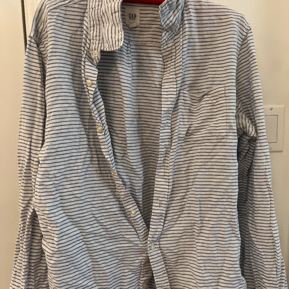 Casual large men’s GAP button down summer shirt